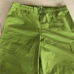 These are 11 inch surf trunk. They are a size large.